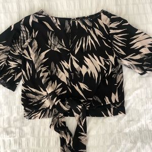 Blouse with key hole and tie in the front